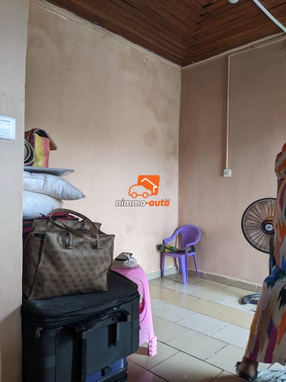 Chambres modernes disponible à Kotto