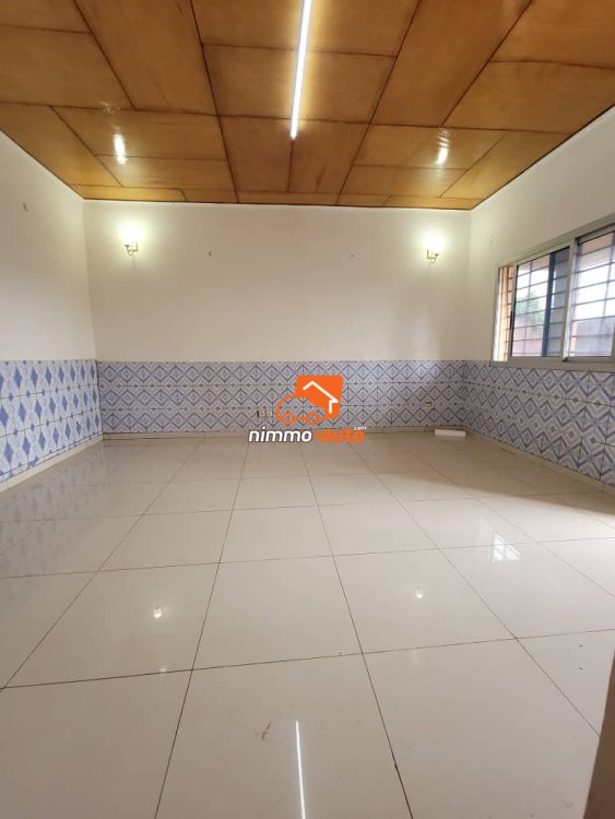 Appartement individuel à louer à Biyemassi maison blanche