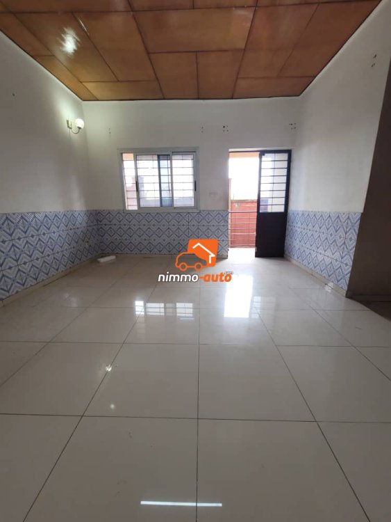 Appartement individuel à louer à Biyemassi maison blanche
