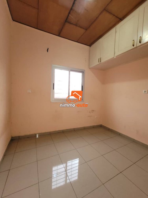 Appartement individuel à louer à Biyemassi maison blanche