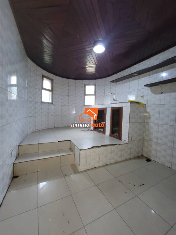 Très beau et vaste appartement moderne à louer à Biyemassi maison Blanche