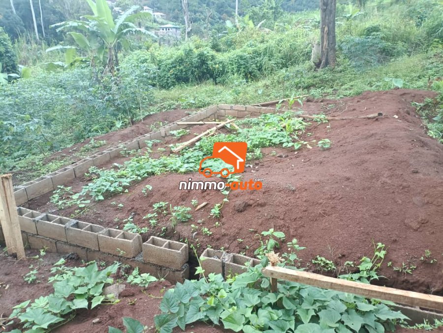 1000m² à SOA ANDON, 2km après la sous préfecture !