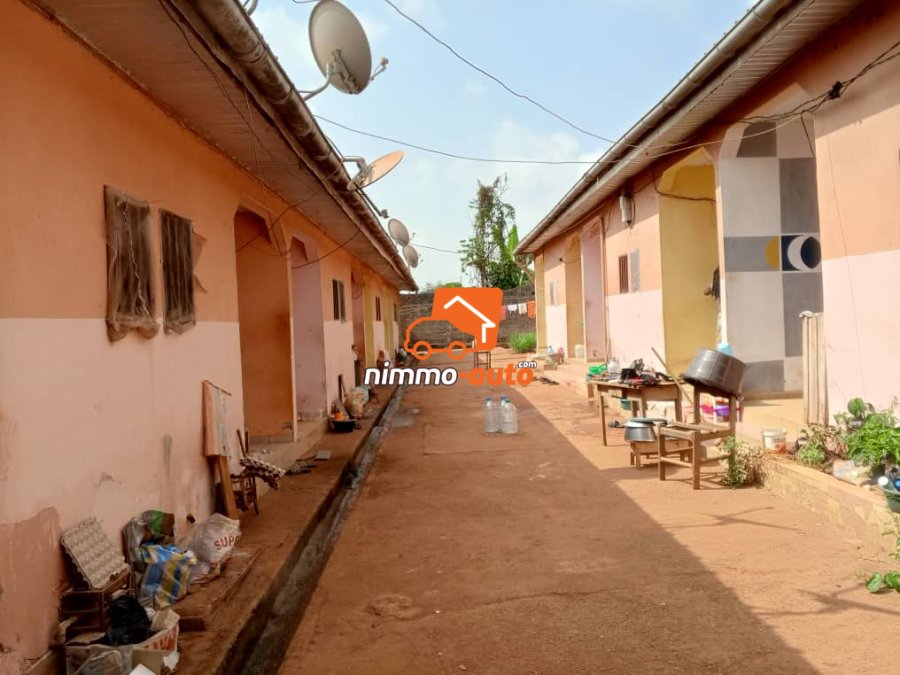 Mini Cité de 920m² à vendre dans un Camp à SOA