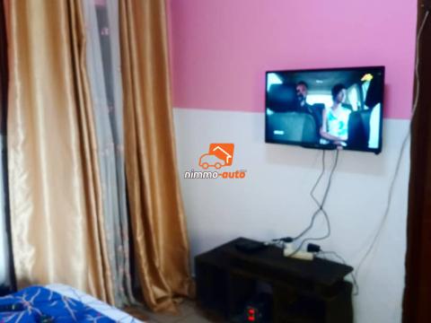 Chambre meublée climatisée à louer à Douala makepe