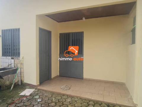 Appartement individuel à louer à Nsimeyong terre rouge