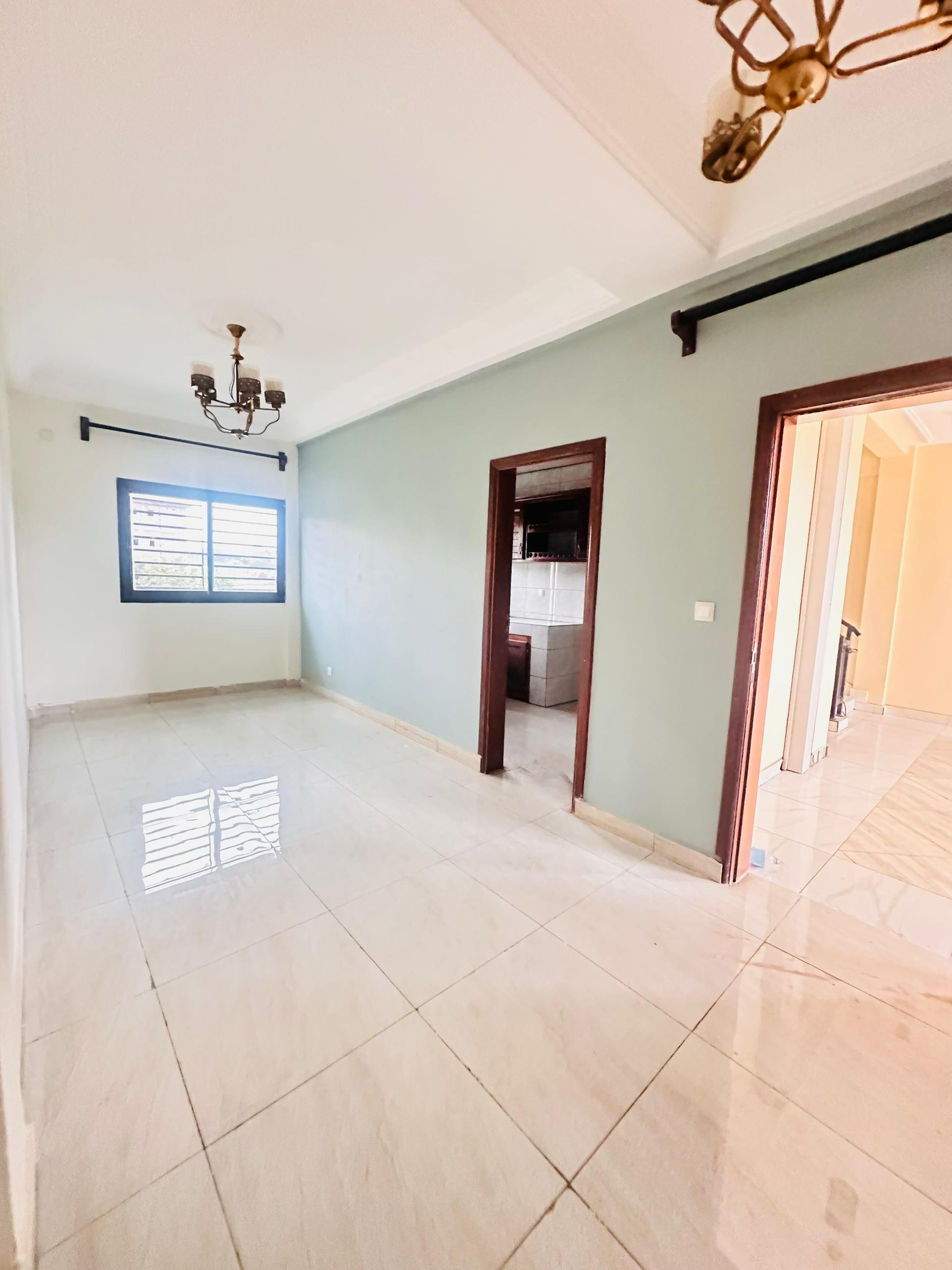 STUDIO HAUT STANDING  A LOUER NSYMEYONG