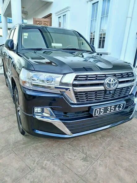 Toyota Land cruiser neuve à louer à Douala