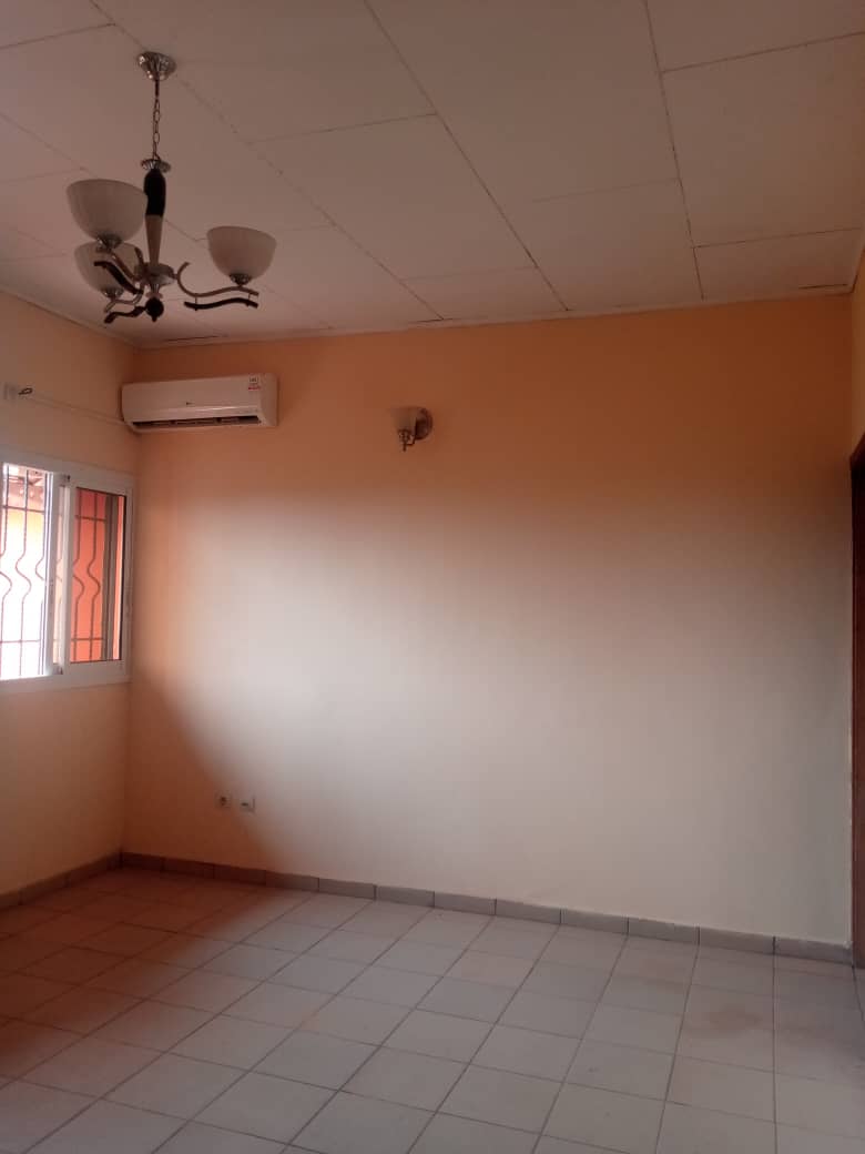 Appartement moderne à Yassa non loin de la station Total