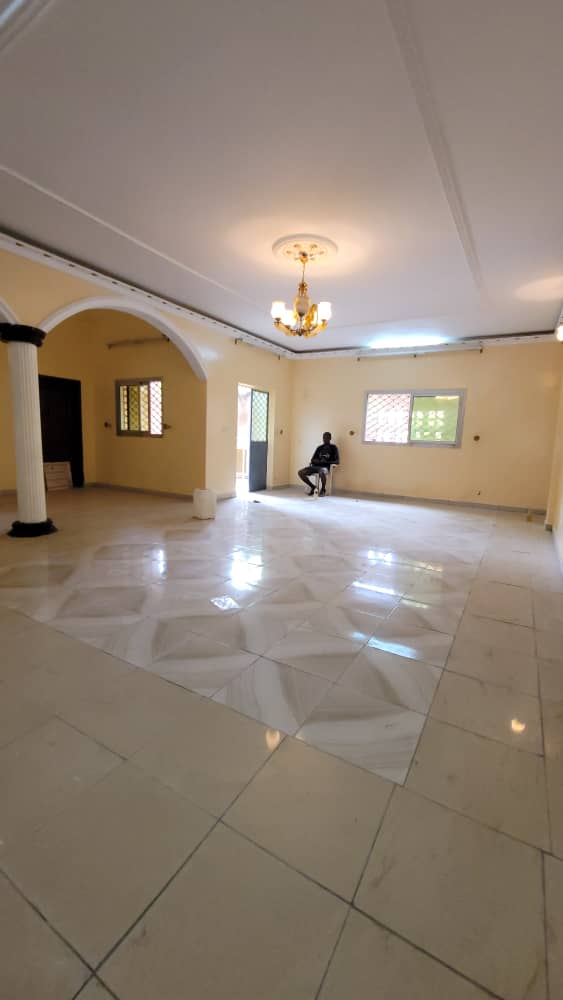 Incroyable duplex haut standing à louer à Nsimeyong chapelle