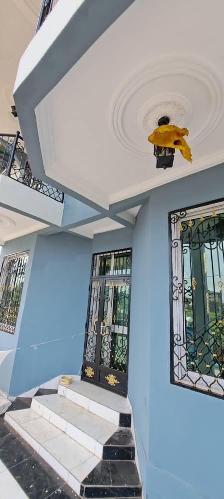 Très grand et beau duplex à louer à Odza terminus